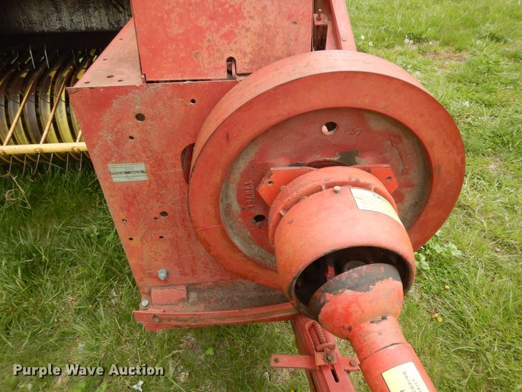 image for item ID9769 New Holland Hayliner 276  small square baler