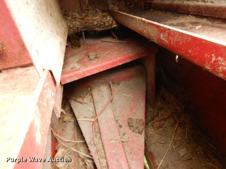 image for item ID9769 New Holland Hayliner 276  small square baler