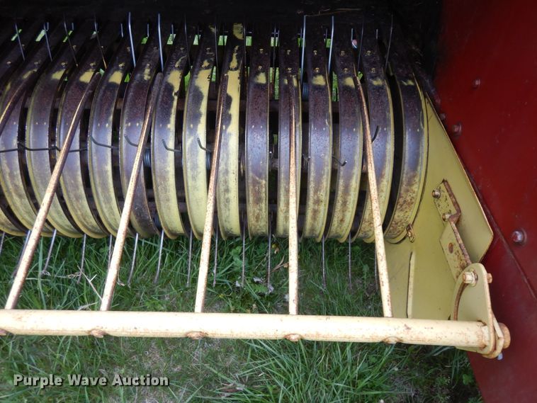 image for item ID9769 New Holland Hayliner 276  small square baler