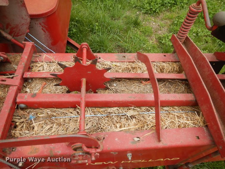 image for item ID9769 New Holland Hayliner 276  small square baler