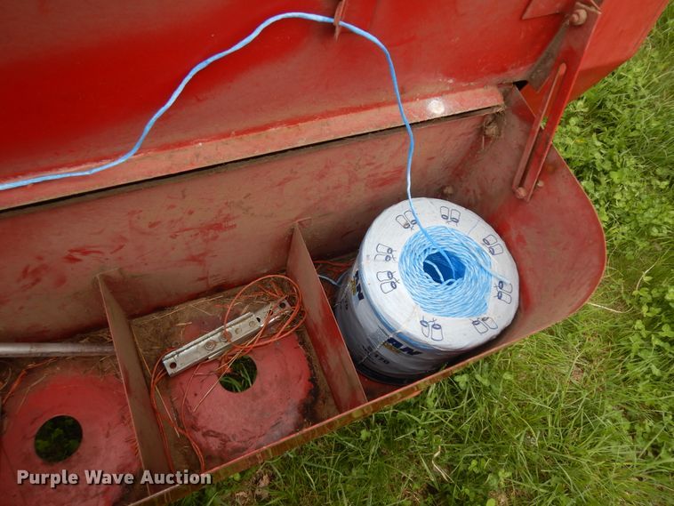 image for item ID9769 New Holland Hayliner 276  small square baler