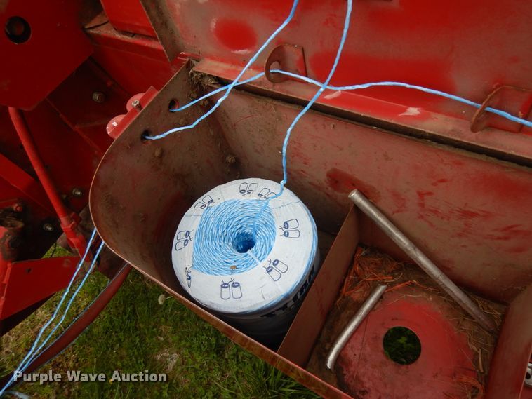 image for item ID9769 New Holland Hayliner 276  small square baler