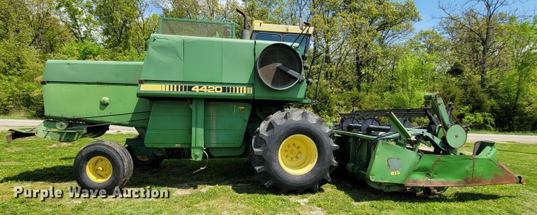 image for item IF9751 1984 John Deere 4420  RWA combine