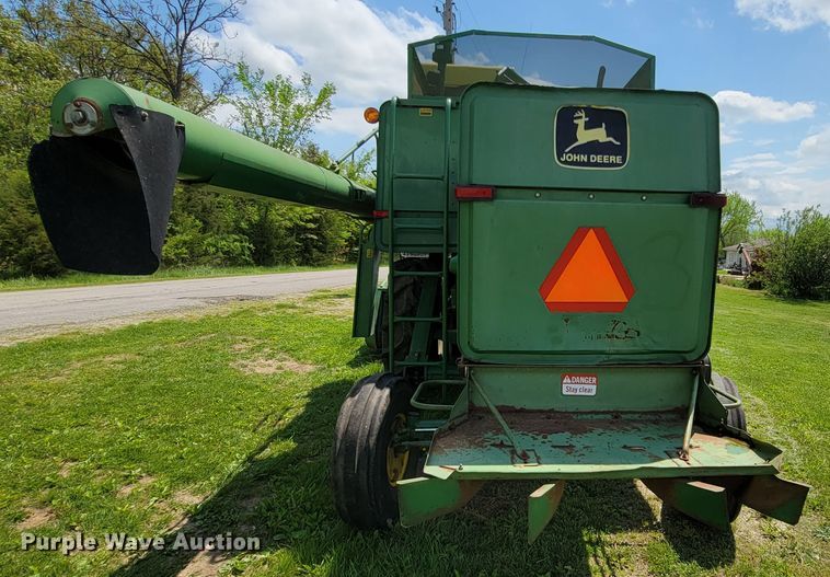 image for item IF9751 1984 John Deere 4420  RWA combine