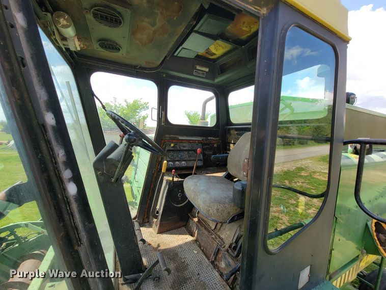 image for item IF9751 1984 John Deere 4420  RWA combine