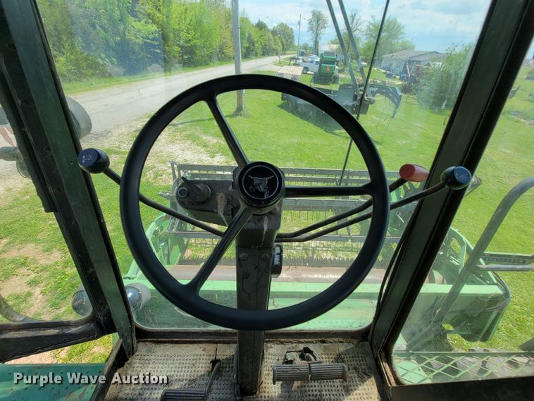 image for item IF9751 1984 John Deere 4420  RWA combine