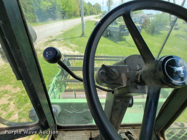 image for item IF9751 1984 John Deere 4420  RWA combine