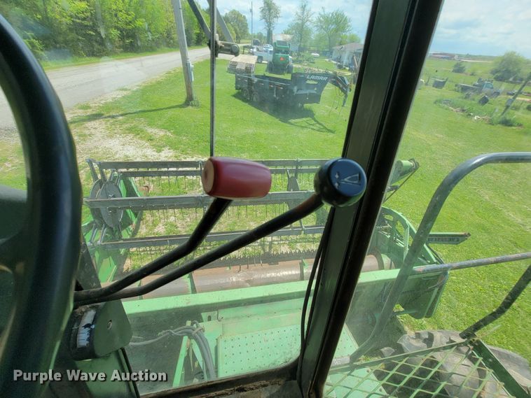 image for item IF9751 1984 John Deere 4420  RWA combine