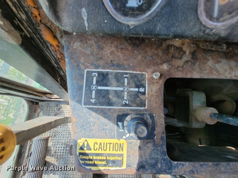 image for item IF9751 1984 John Deere 4420  RWA combine