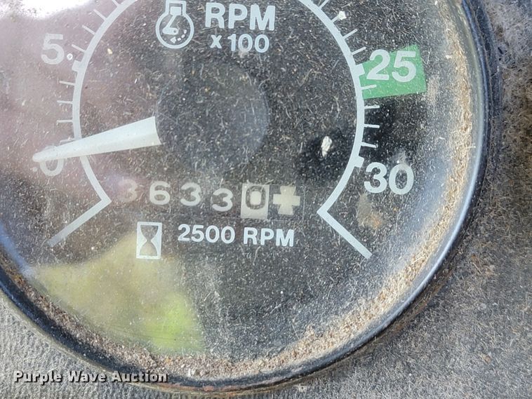 image for item IF9751 1984 John Deere 4420  RWA combine