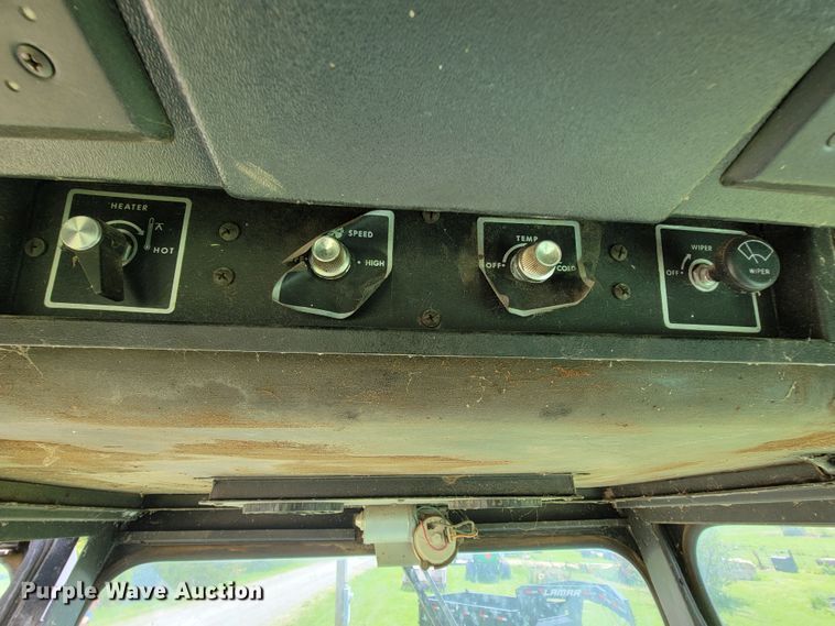 image for item IF9751 1984 John Deere 4420  RWA combine