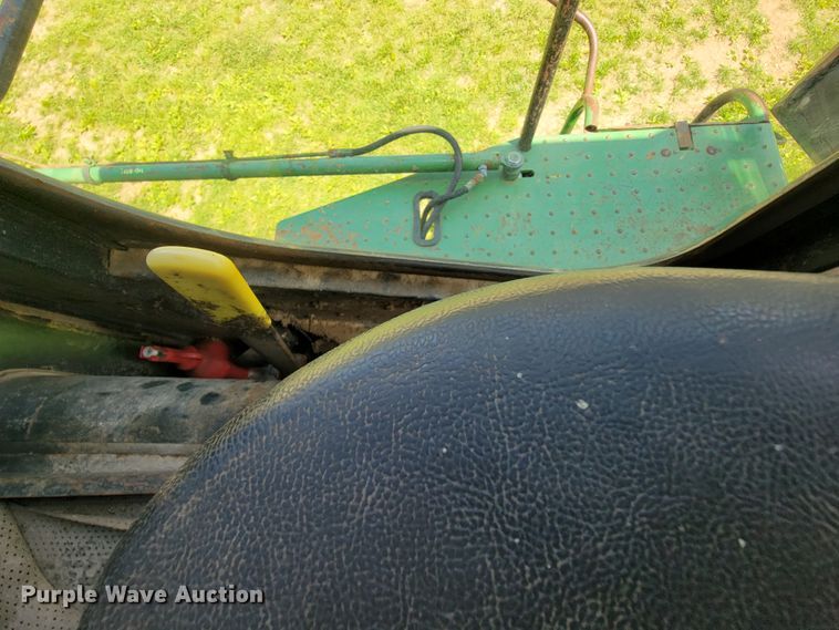 image for item IF9751 1984 John Deere 4420  RWA combine