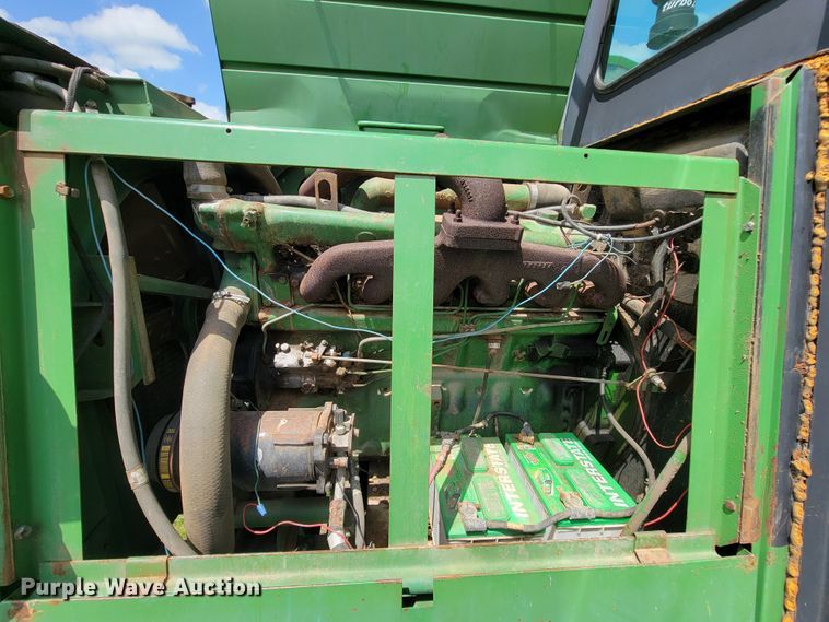 image for item IF9751 1984 John Deere 4420  RWA combine