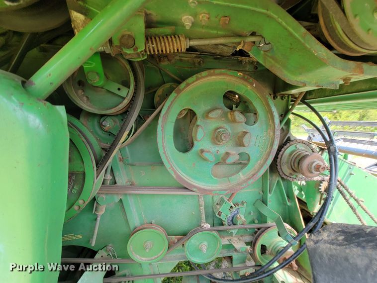 image for item IF9751 1984 John Deere 4420  RWA combine