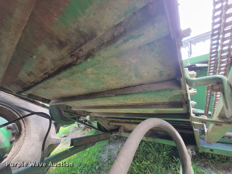 image for item IF9751 1984 John Deere 4420  RWA combine