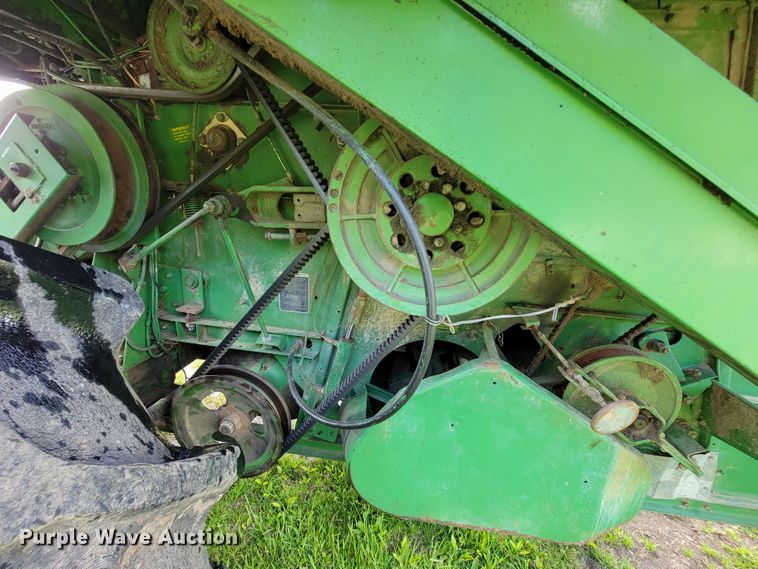 image for item IF9751 1984 John Deere 4420  RWA combine