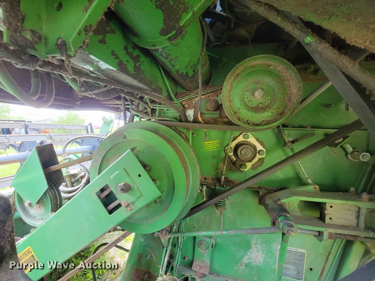 image for item IF9751 1984 John Deere 4420  RWA combine