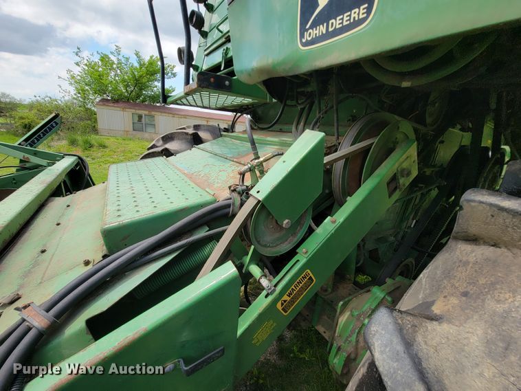 image for item IF9751 1984 John Deere 4420  RWA combine