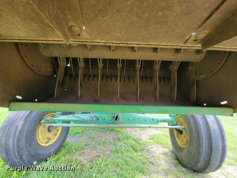 image for item IF9751 1984 John Deere 4420  RWA combine