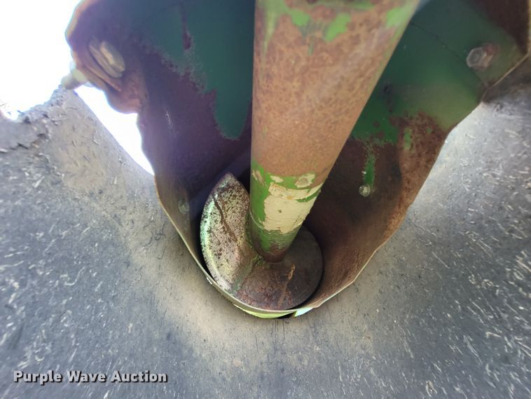 image for item IF9751 1984 John Deere 4420  RWA combine