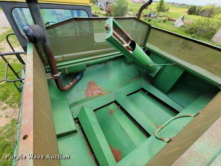 image for item IF9751 1984 John Deere 4420  RWA combine