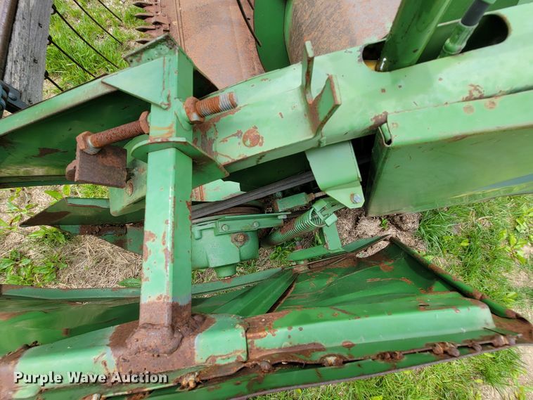 image for item IF9751 1984 John Deere 4420  RWA combine