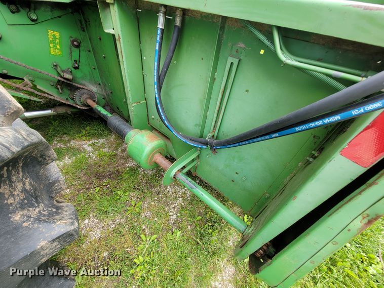 image for item IF9751 1984 John Deere 4420  RWA combine