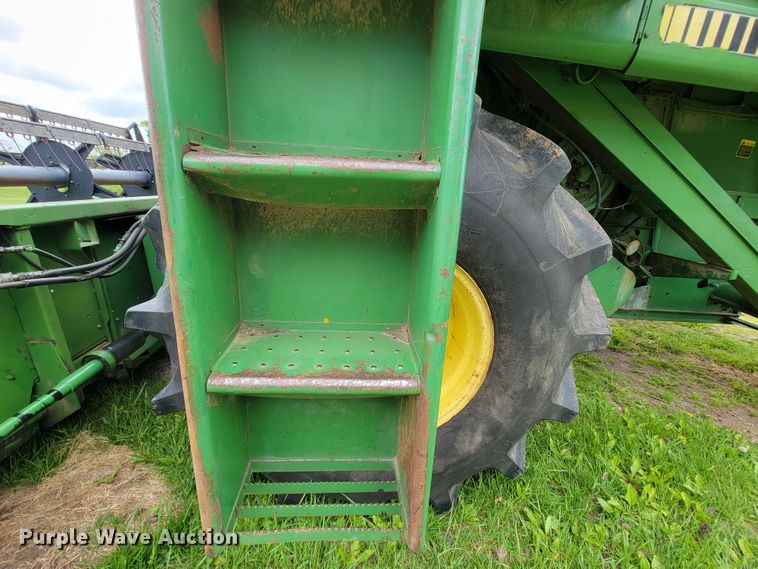 image for item IF9751 1984 John Deere 4420  RWA combine