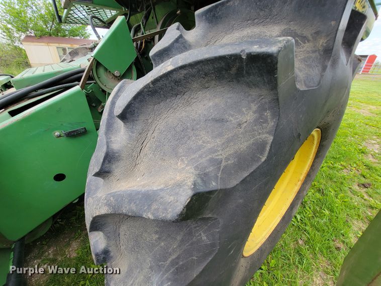 image for item IF9751 1984 John Deere 4420  RWA combine