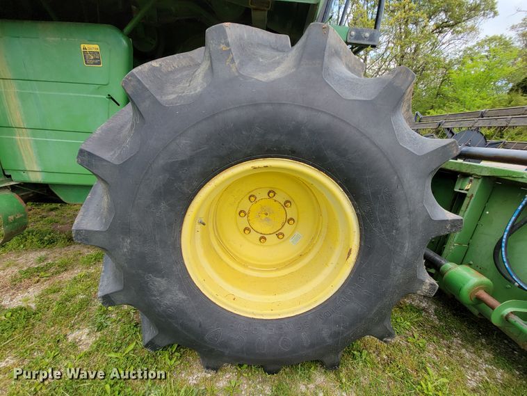 image for item IF9751 1984 John Deere 4420  RWA combine