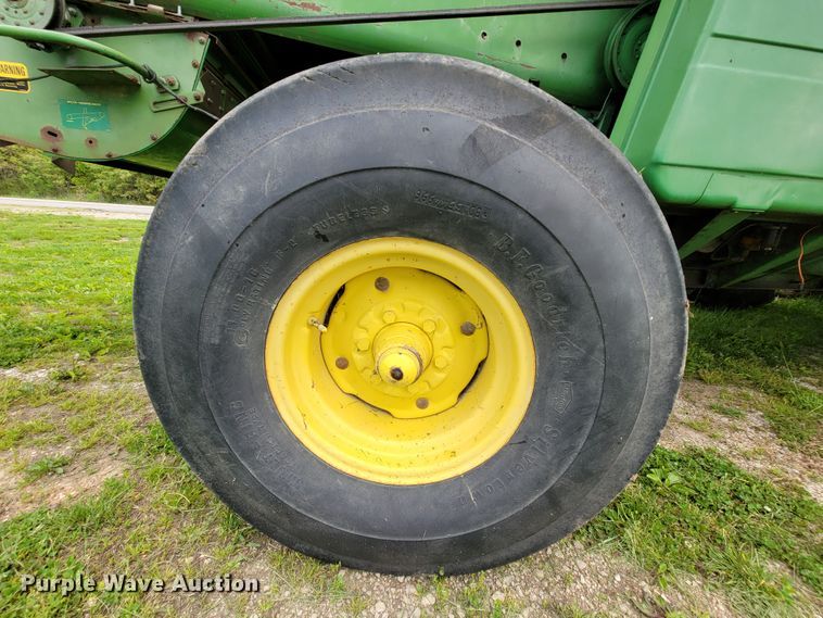 image for item IF9751 1984 John Deere 4420  RWA combine
