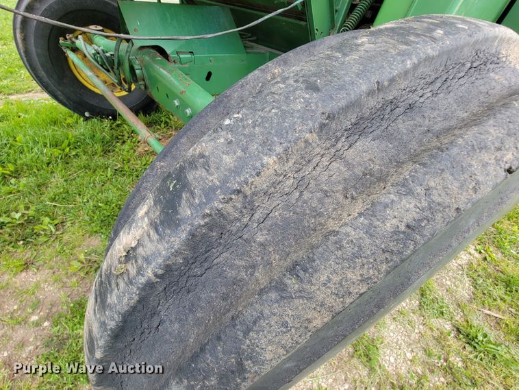 image for item IF9751 1984 John Deere 4420  RWA combine