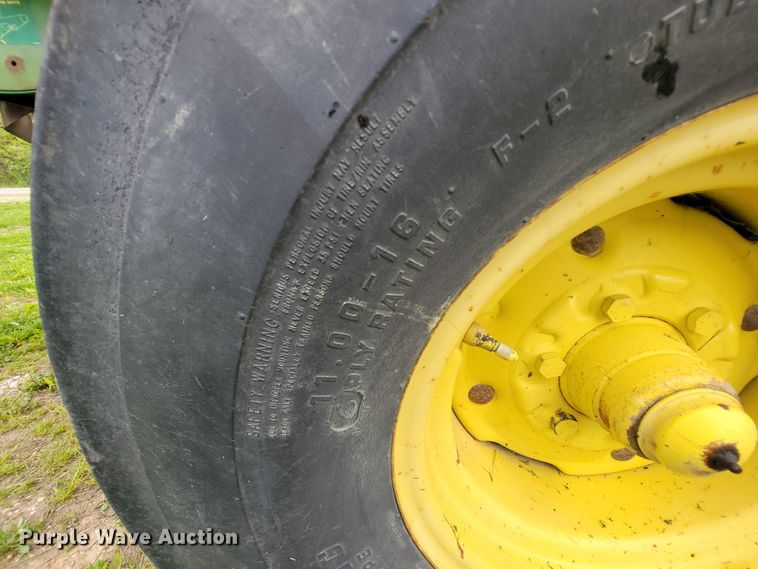 image for item IF9751 1984 John Deere 4420  RWA combine