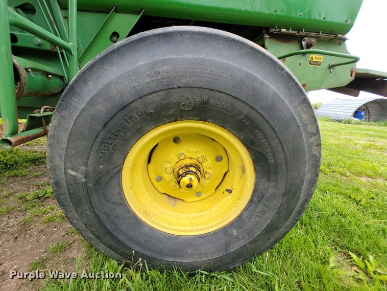 image for item IF9751 1984 John Deere 4420  RWA combine