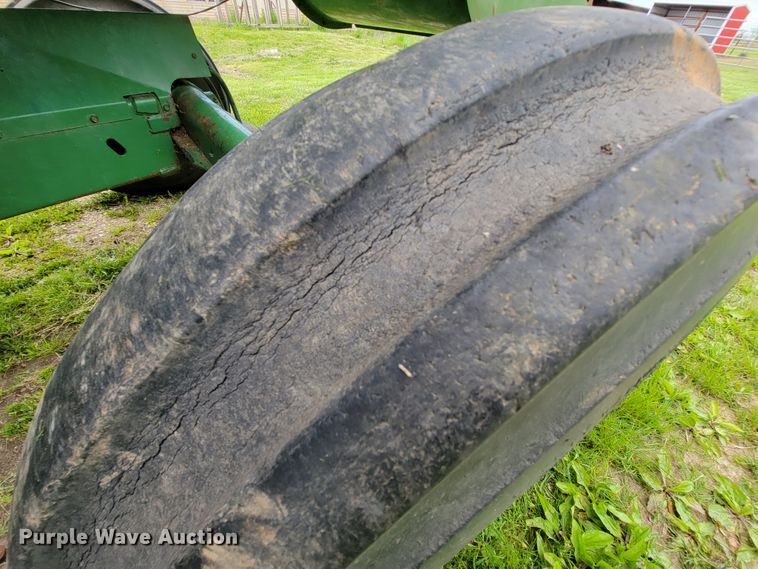 image for item IF9751 1984 John Deere 4420  RWA combine