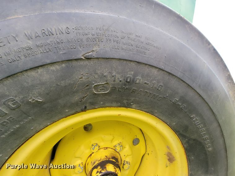 image for item IF9751 1984 John Deere 4420  RWA combine