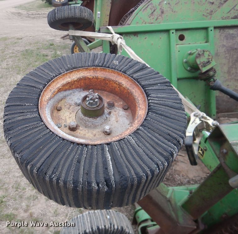 image for item IJ9293 John Deere 1508  batwing rotary mower