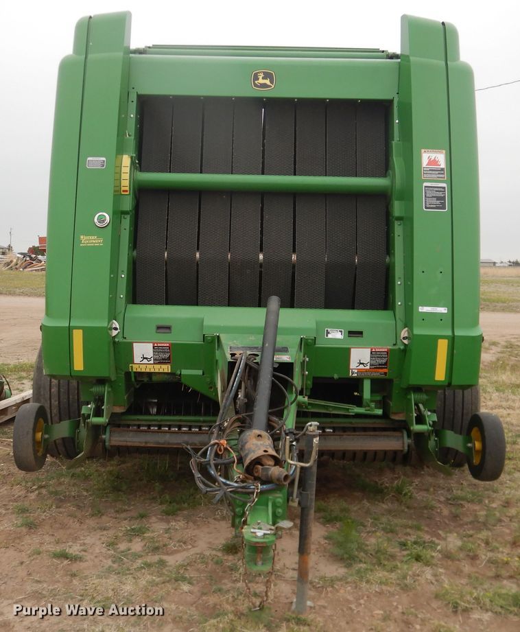 image for item IJ9308 2013 John Deere 569 Premium  round baler