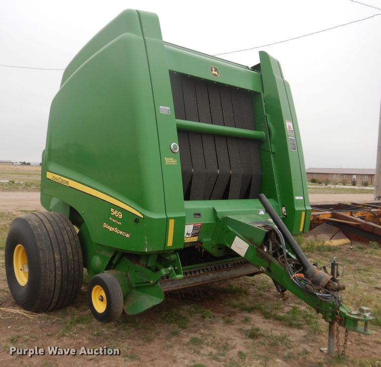 image for item IJ9308 2013 John Deere 569 Premium  round baler