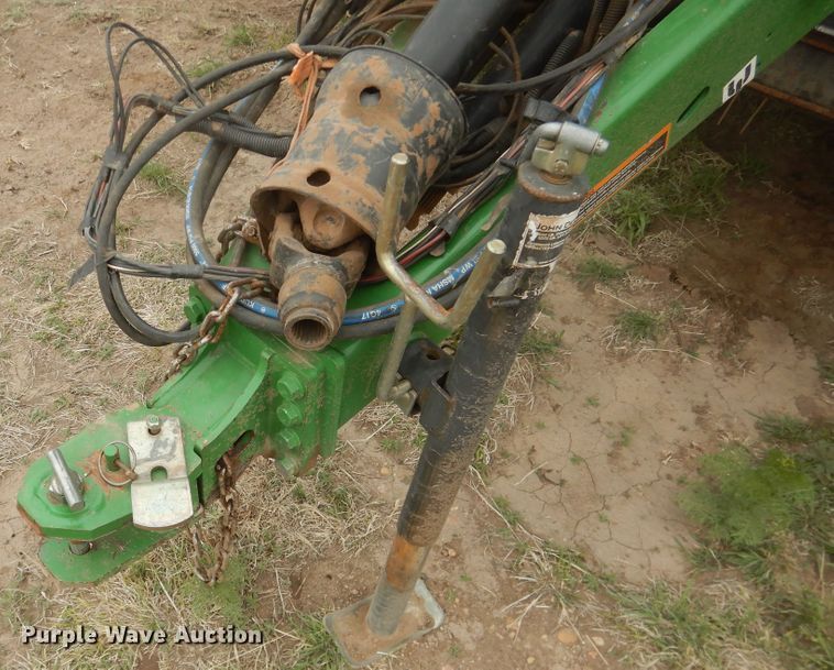 image for item IJ9308 2013 John Deere 569 Premium  round baler