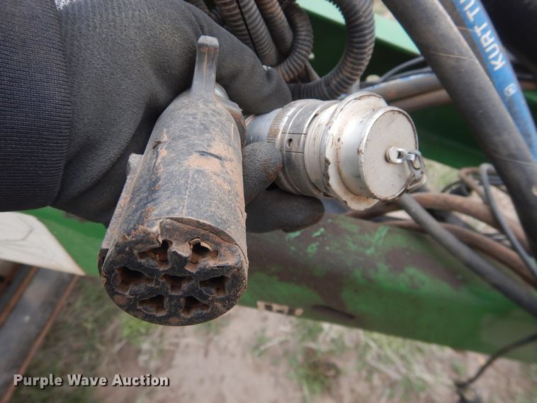 image for item IJ9308 2013 John Deere 569 Premium  round baler