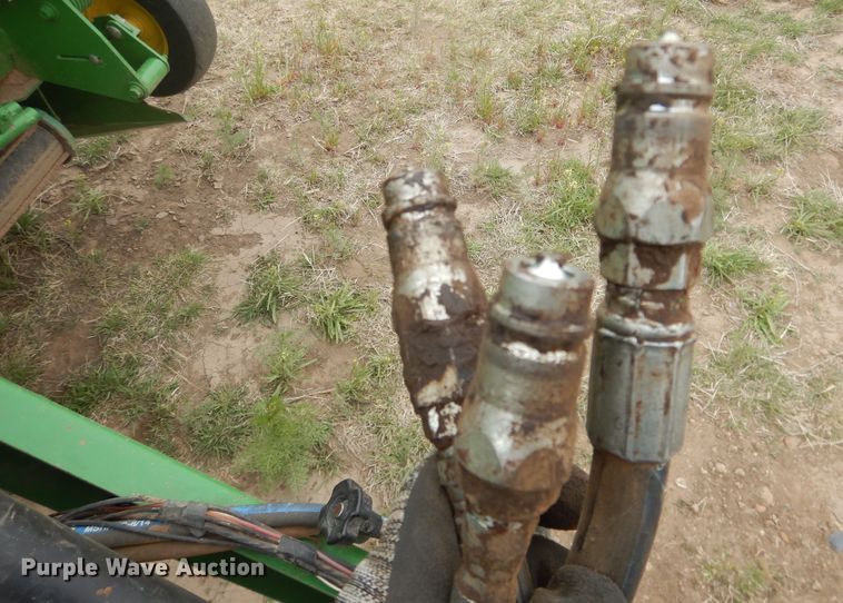 image for item IJ9308 2013 John Deere 569 Premium  round baler