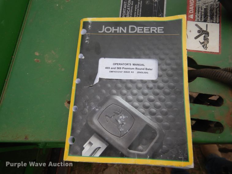 image for item IJ9308 2013 John Deere 569 Premium  round baler