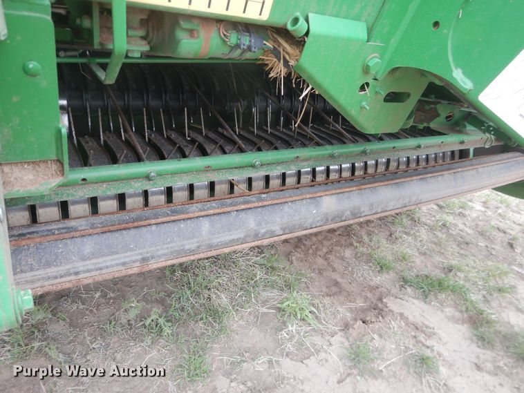 image for item IJ9308 2013 John Deere 569 Premium  round baler