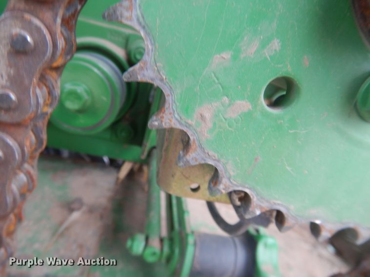 image for item IJ9308 2013 John Deere 569 Premium  round baler