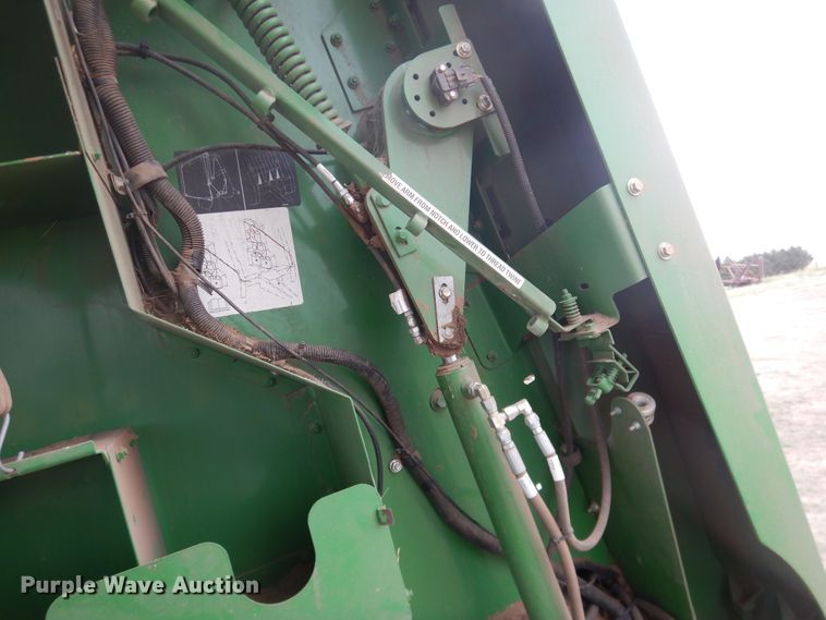 image for item IJ9308 2013 John Deere 569 Premium  round baler