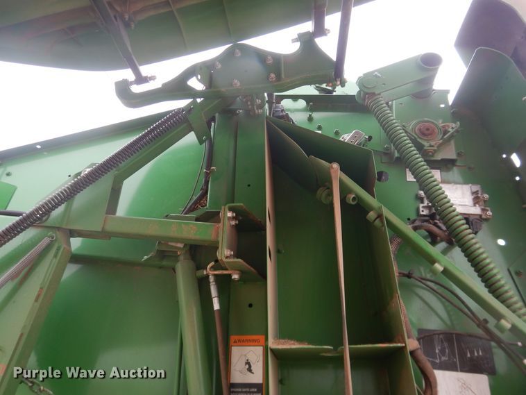 image for item IJ9308 2013 John Deere 569 Premium  round baler