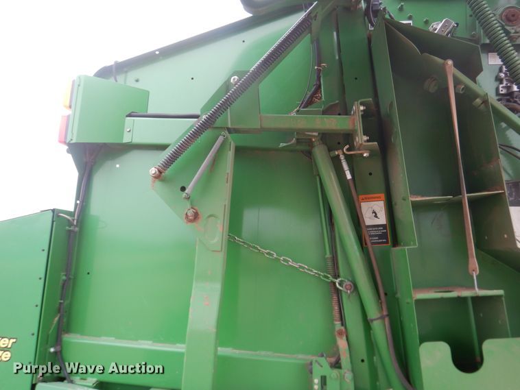 image for item IJ9308 2013 John Deere 569 Premium  round baler