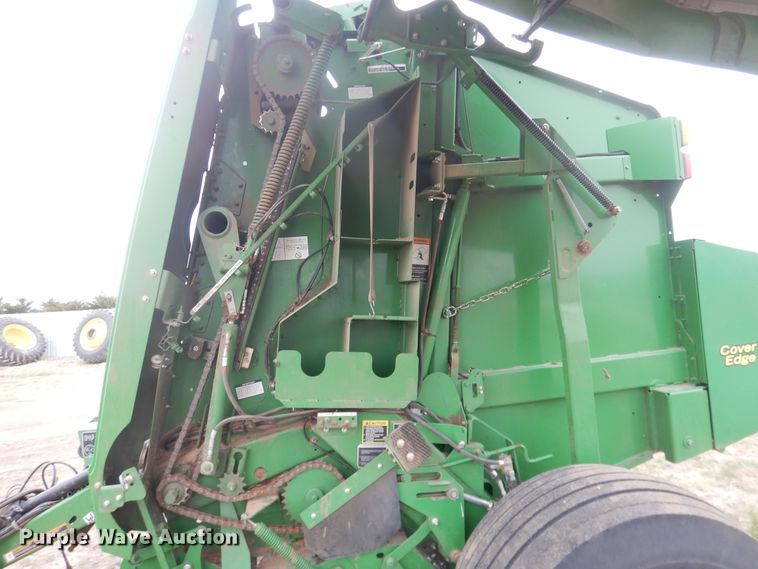 image for item IJ9308 2013 John Deere 569 Premium  round baler