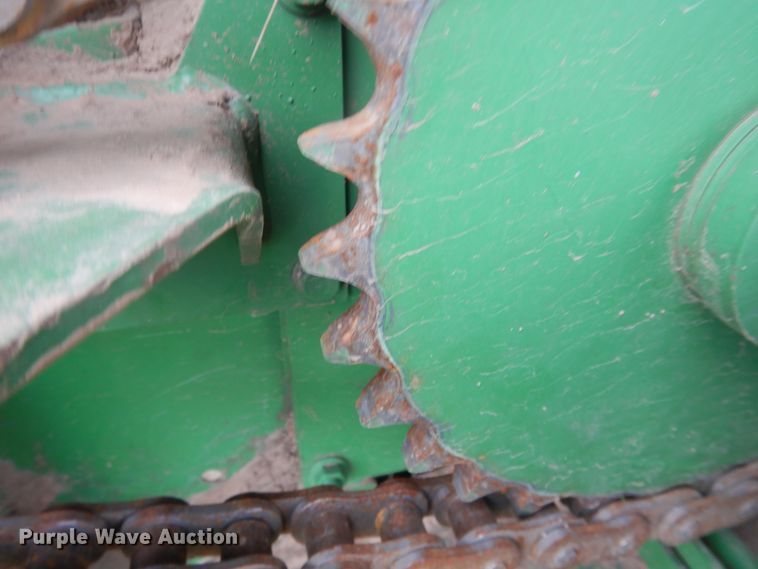 image for item IJ9308 2013 John Deere 569 Premium  round baler